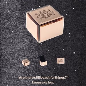 Are there still beautiful Things keepsake box Taylor Swift